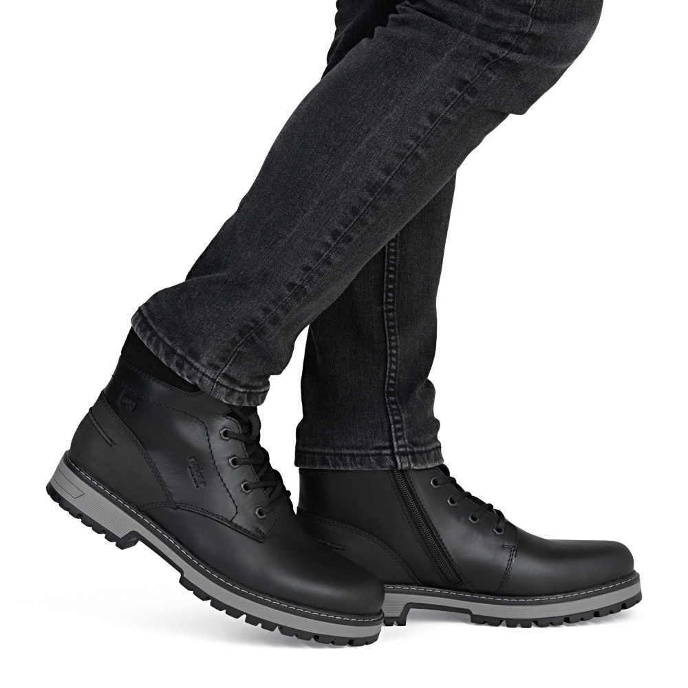 detail Pánská kotníková obuv RIEKER F8303-00 černá W5