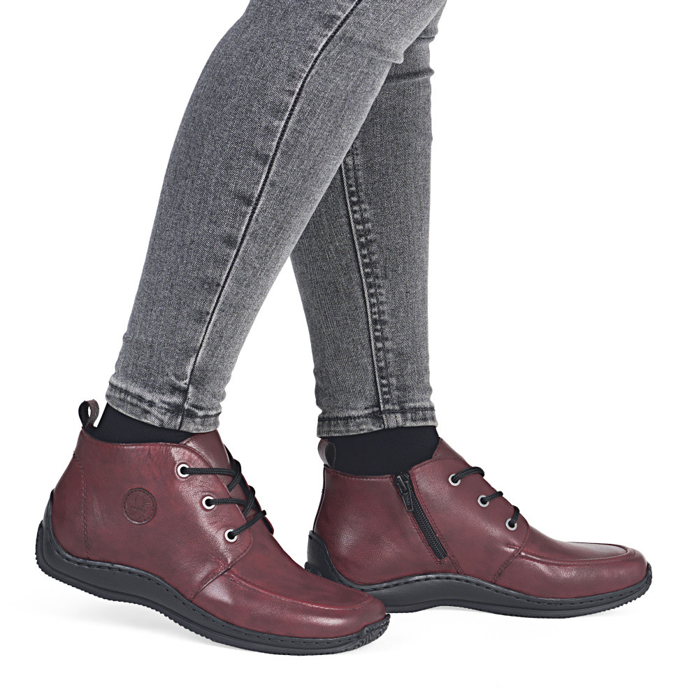 detail Dámská kotníková obuv RIEKER L1726-35 červená W5