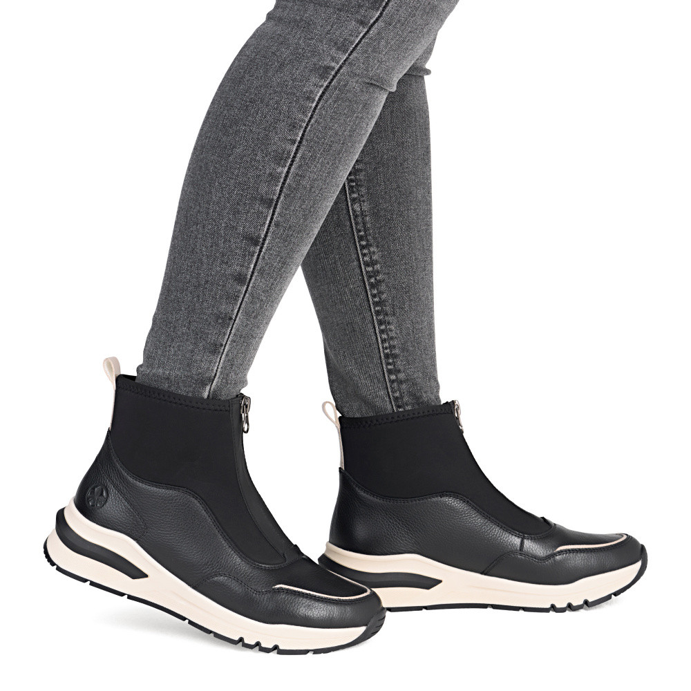 detail Dámská kotníková obuv RIEKER M6663-00 černá W5