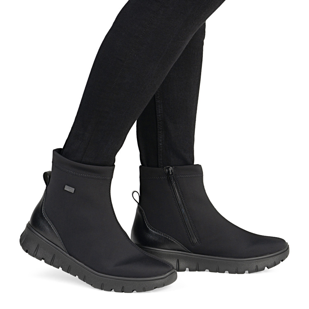 detail Dámská kotníková obuv RIEKER N1352-00 černá W5