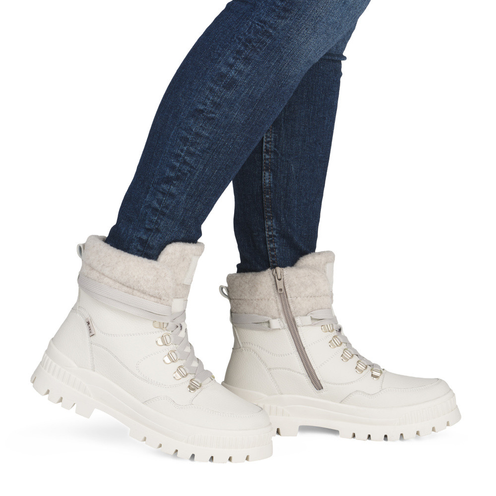 detail Dámská kotníková obuv RIEKER W2171-81 bílá W5