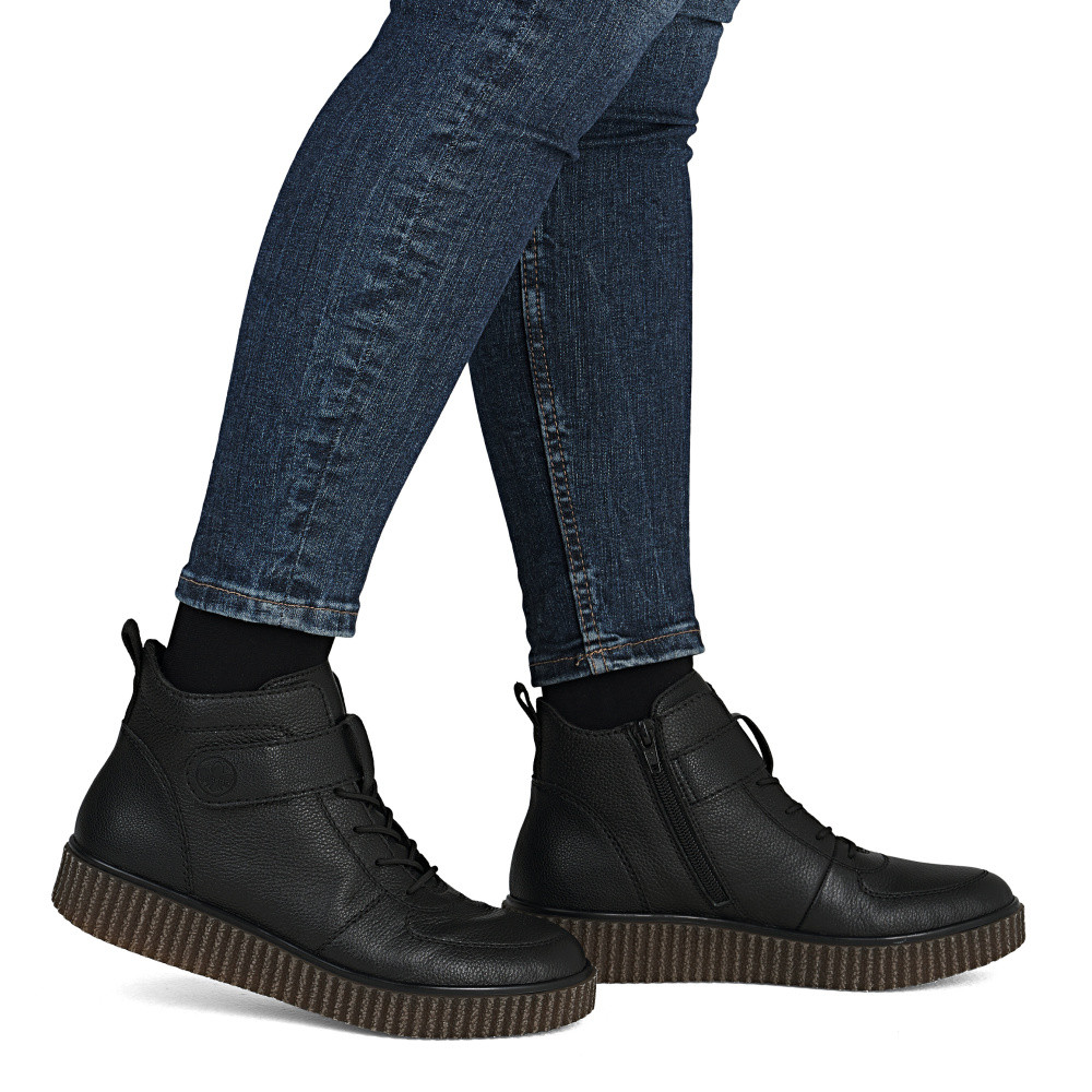 detail Dámská kotníková obuv RIEKER Y4351-00 černá W5