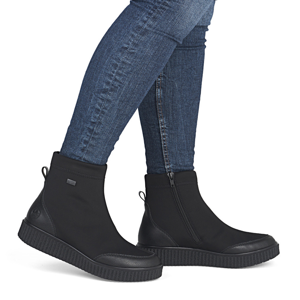 detail Dámská kotníková obuv RIEKER Y4353-00 černá W5