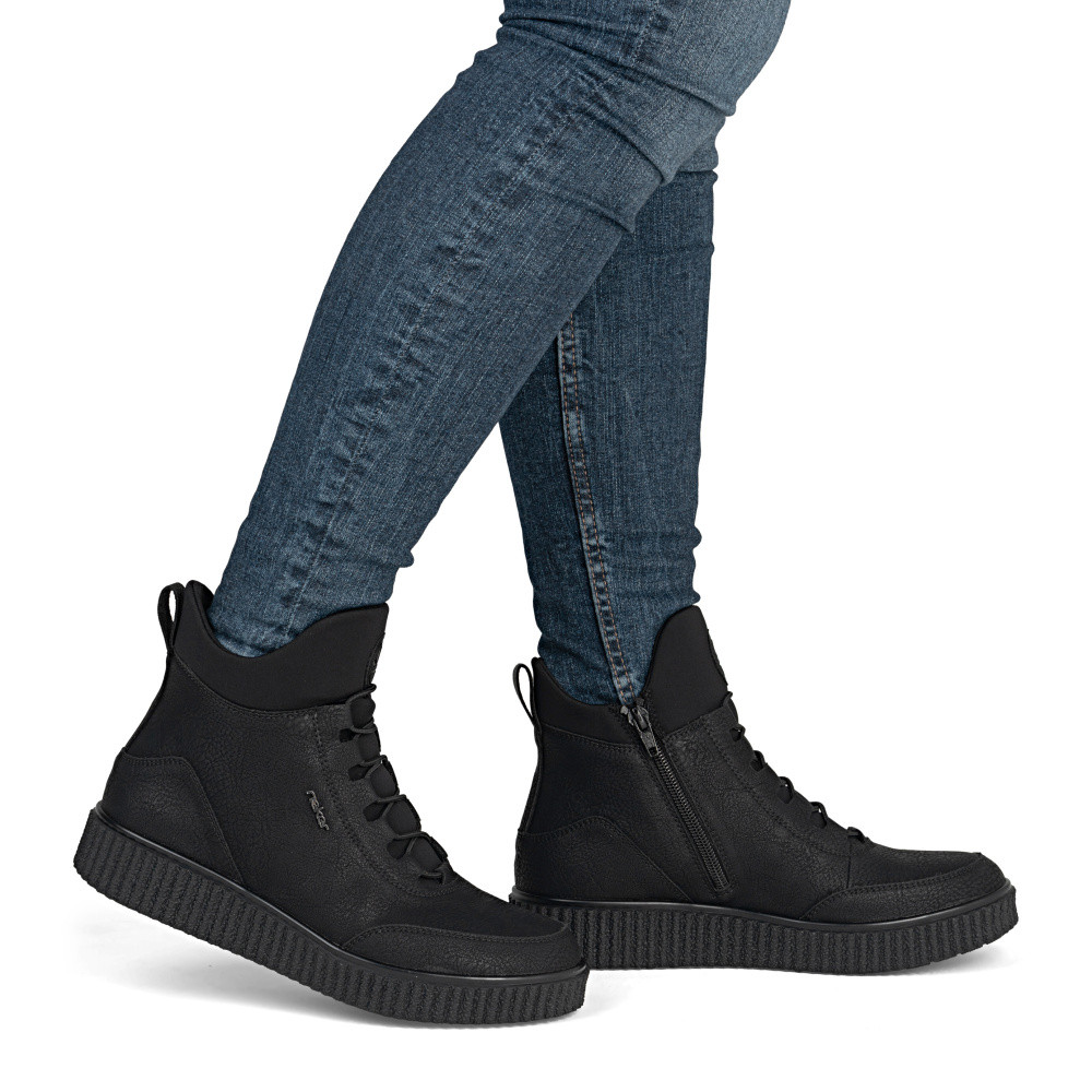 detail Dámská kotníková obuv RIEKER Y4363-00 černá W5