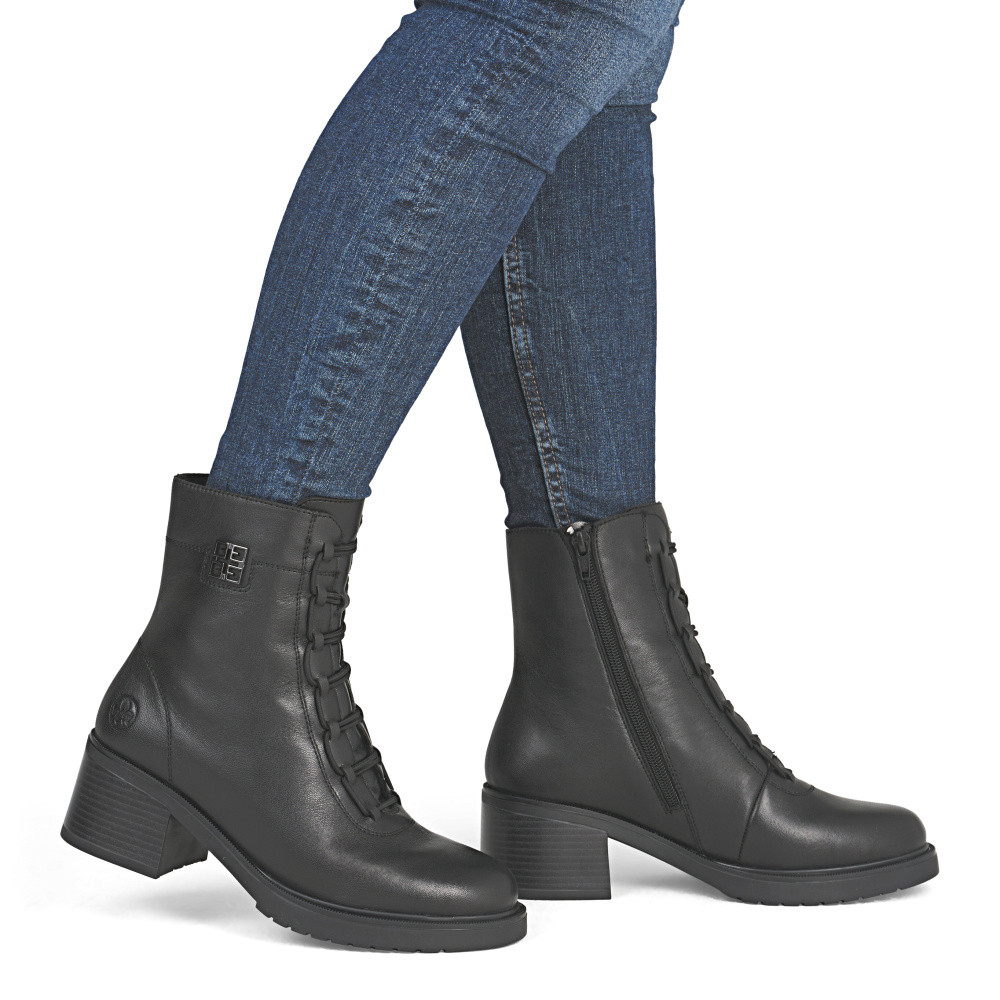 detail Dámská kotníková obuv RIEKER Y5252-00 černá W5