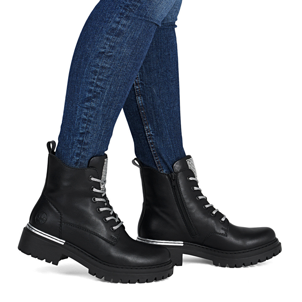 detail Dámská kotníková obuv RIEKER 72620-00 černá W5