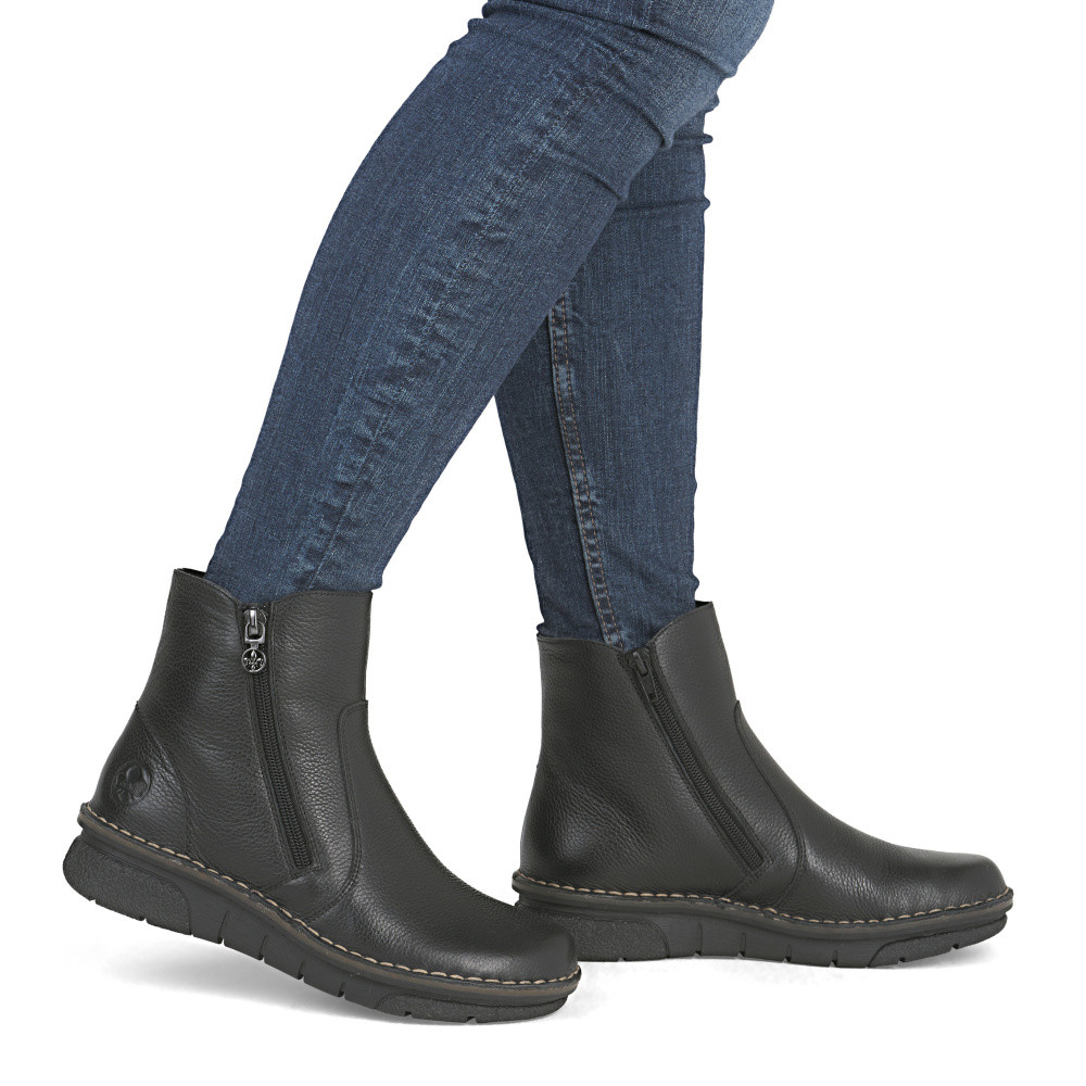 detail Dámská kotníková obuv RIEKER 73365-00 černá W5