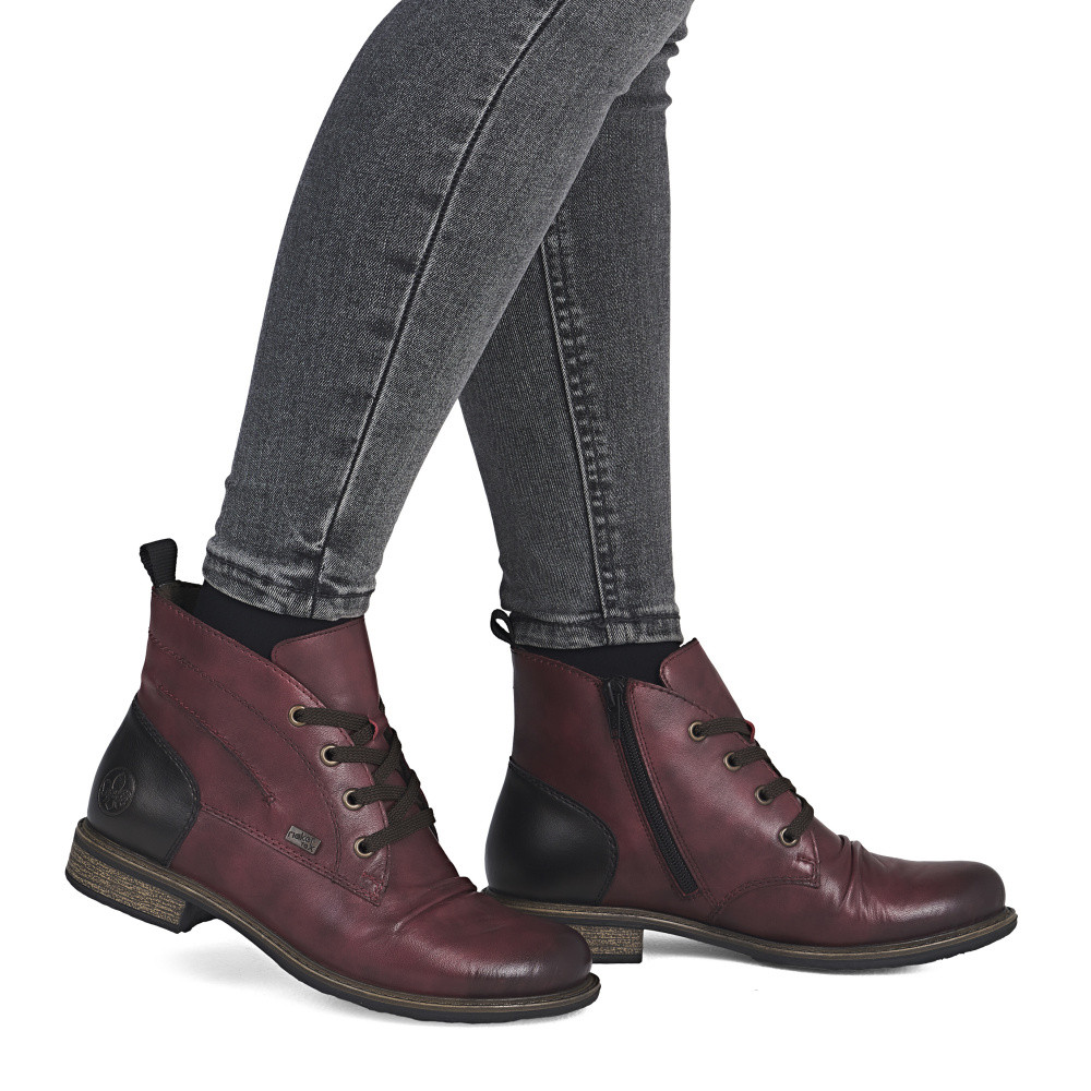 detail Dámská kotníková obuv RIEKER 74804-35 červená W5