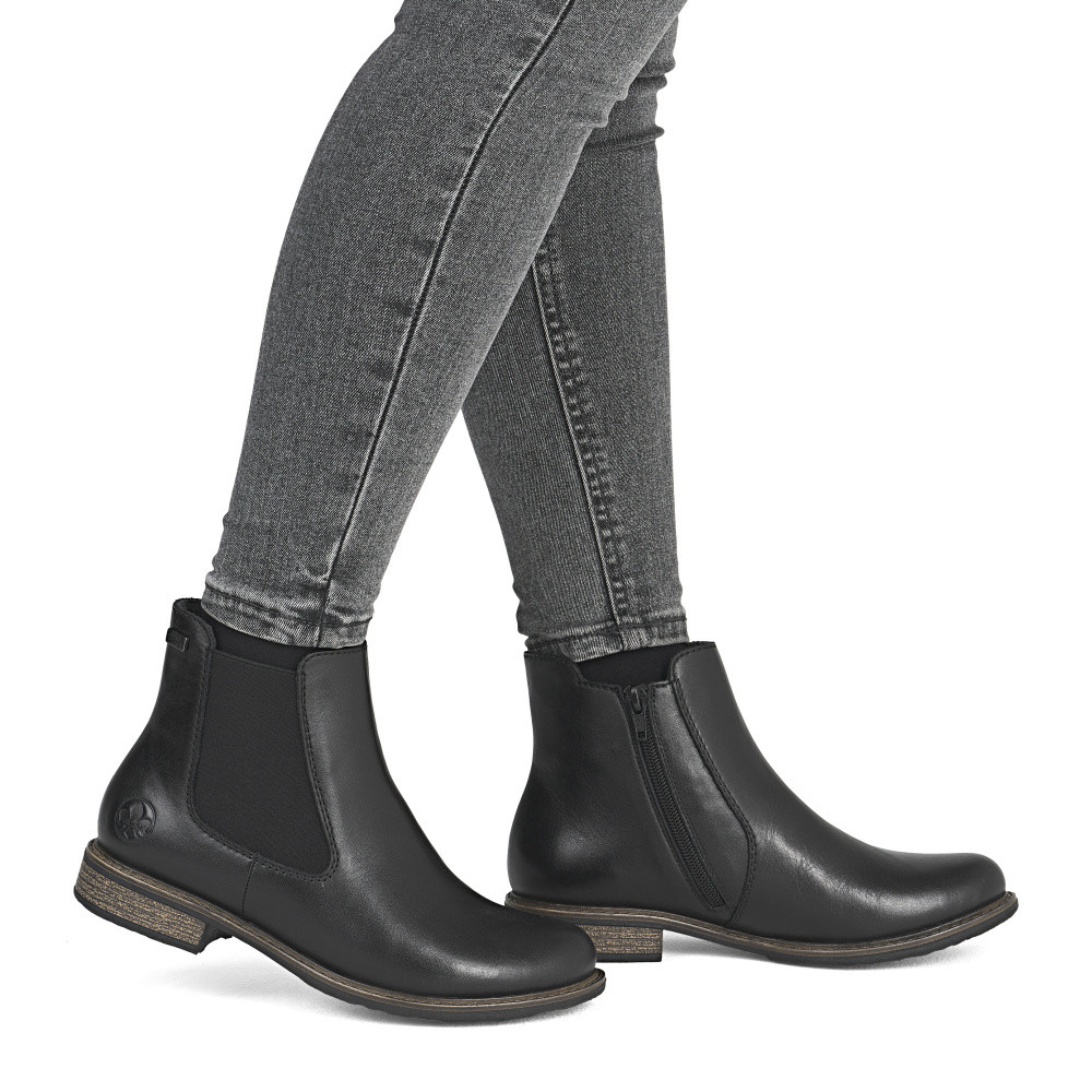 detail Dámská kotníková obuv RIEKER 74870-00 černá W5