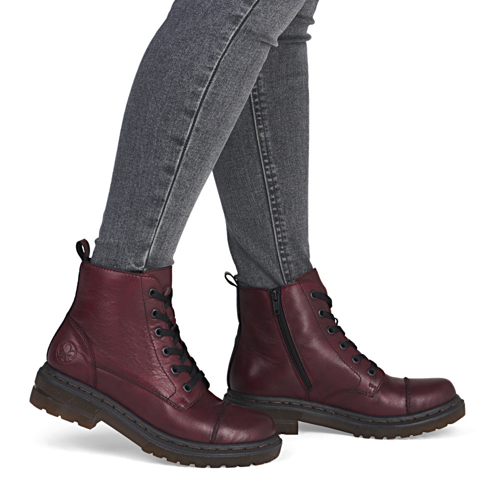 detail Dámská kotníková obuv RIEKER 78202-35 červená W5