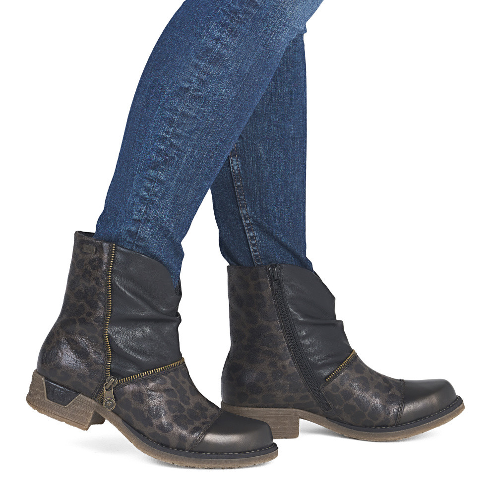 detail Dámská kotníková obuv RIEKER 79654-45 hnědá W5