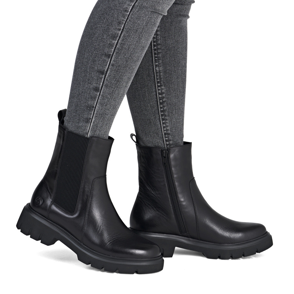 detail Dámská kotníková obuv REMONTE D1W81-00 černá W5