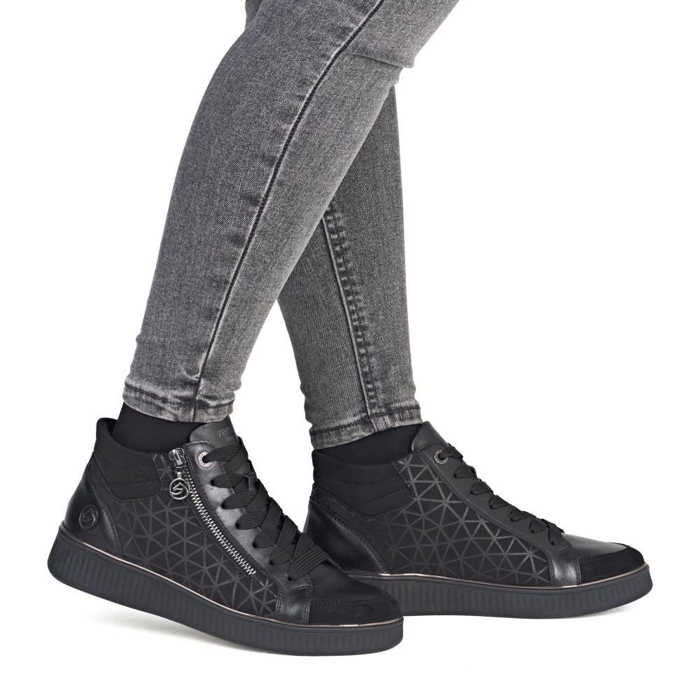 detail Dámská kotníková obuv REMONTE D2E70-00 černá W5