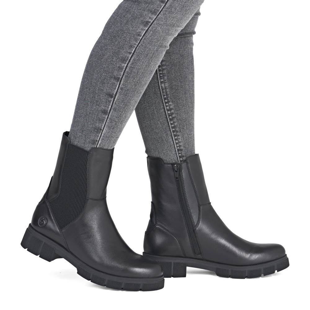 detail Dámská kotníková obuv REMONTE D2S70-00 černá W5