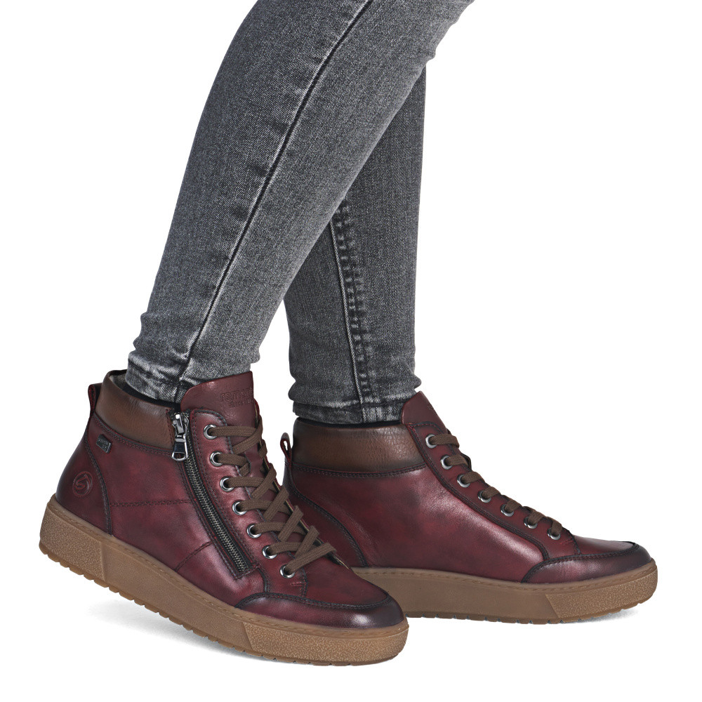 detail Dámská kotníková obuv REMONTE D2T70-35 červená W5