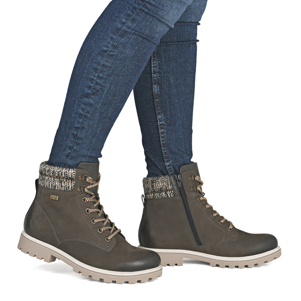 detail Dámská kotníková obuv REMONTE D8487-45 šedá W5