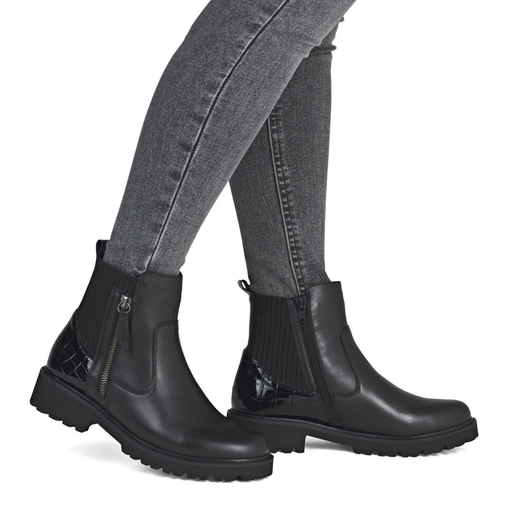 detail Dámská kotníková obuv REMONTE D8655-00 černá W5