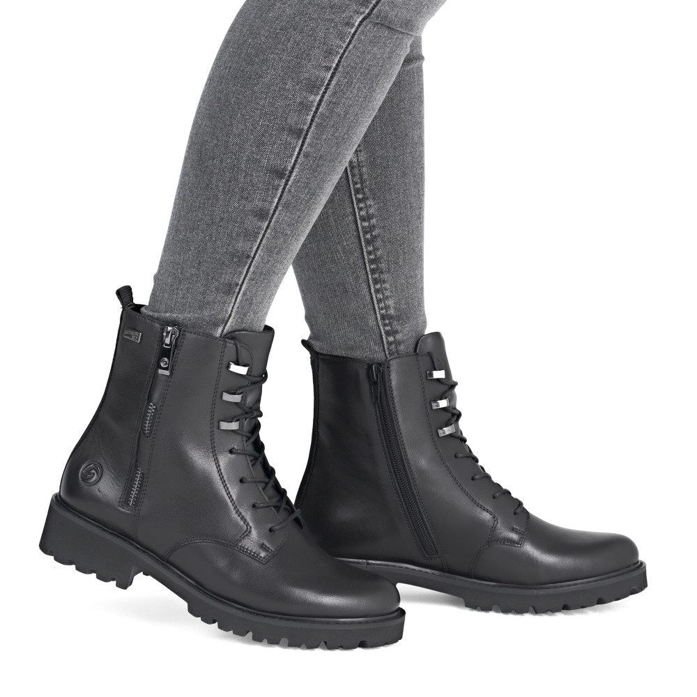 detail Dámská kotníková obuv REMONTE D8656-00 černá W5