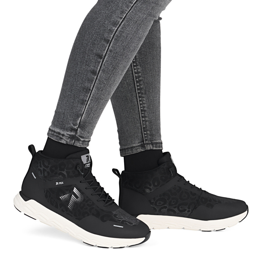 detail Dámská kotníková obuv RIEKER M9004-01 černá W5