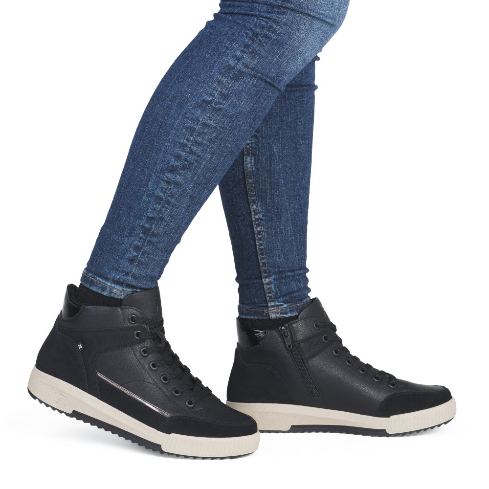 detail Dámská kotníková obuv RIEKER W0171-00 černá W5