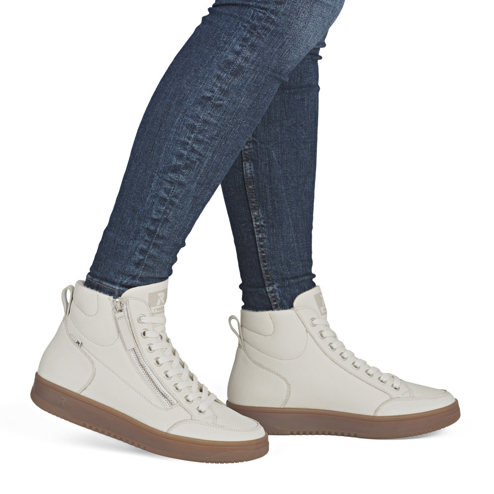 detail Dámská kotníková obuv RIEKER W1971-80 bílá W5