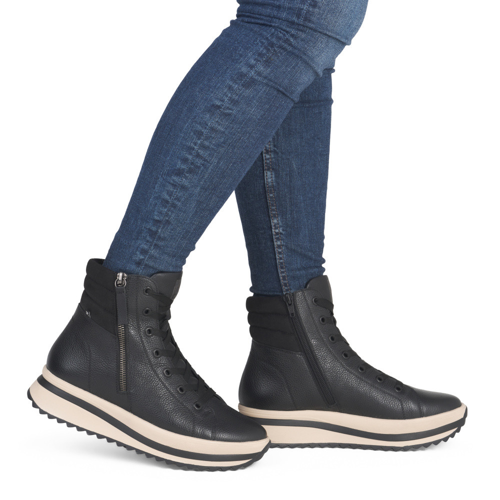 detail Dámská kotníková obuv RIEKER W3870-00 černá W5