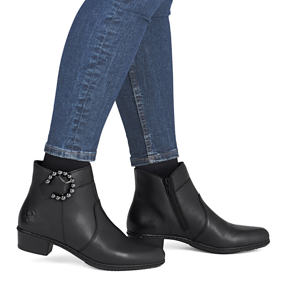 detail Dámská kotníková obuv RIEKER Y0797-00 černá W5