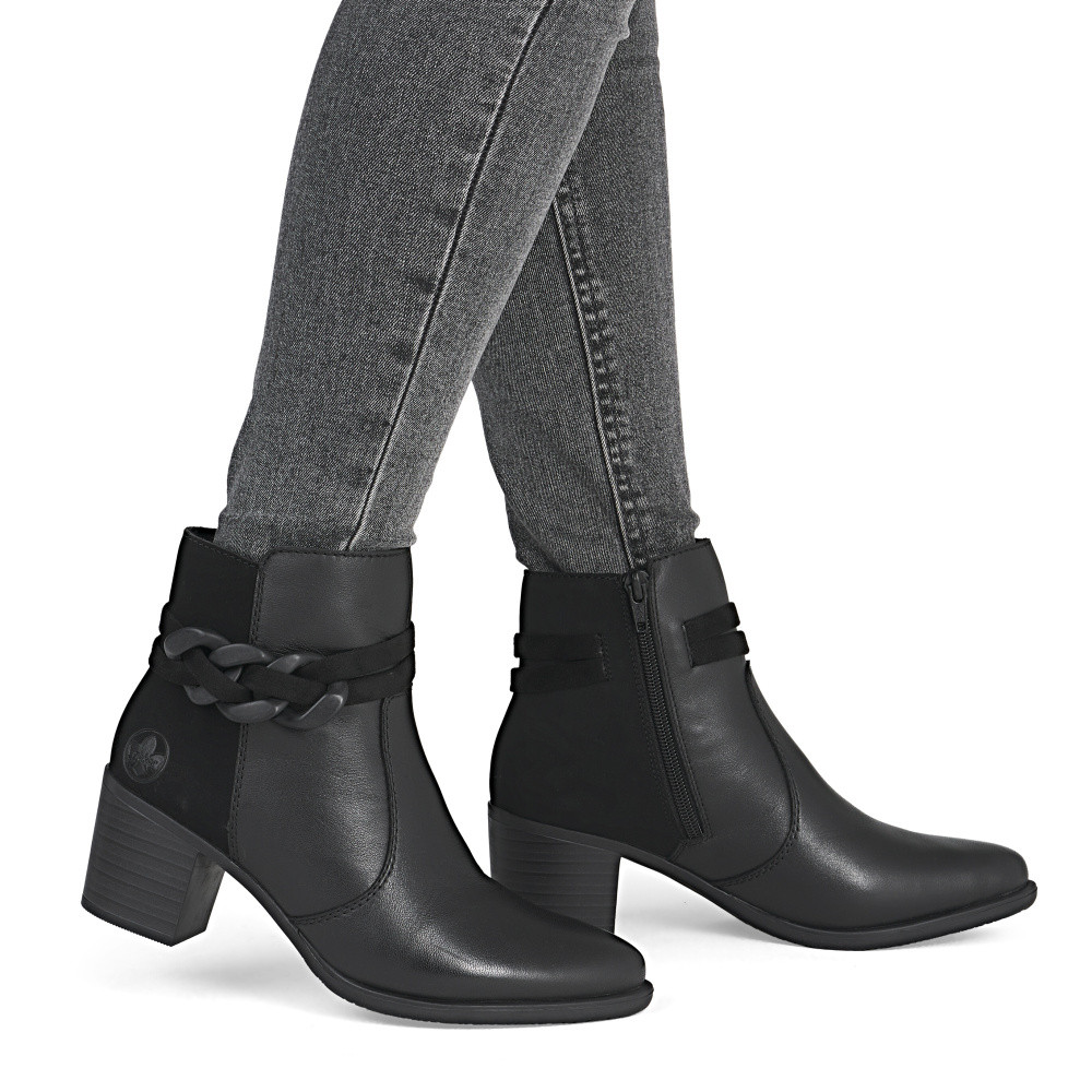 detail Dámská kotníková obuv RIEKER Y2066-00 černá W5