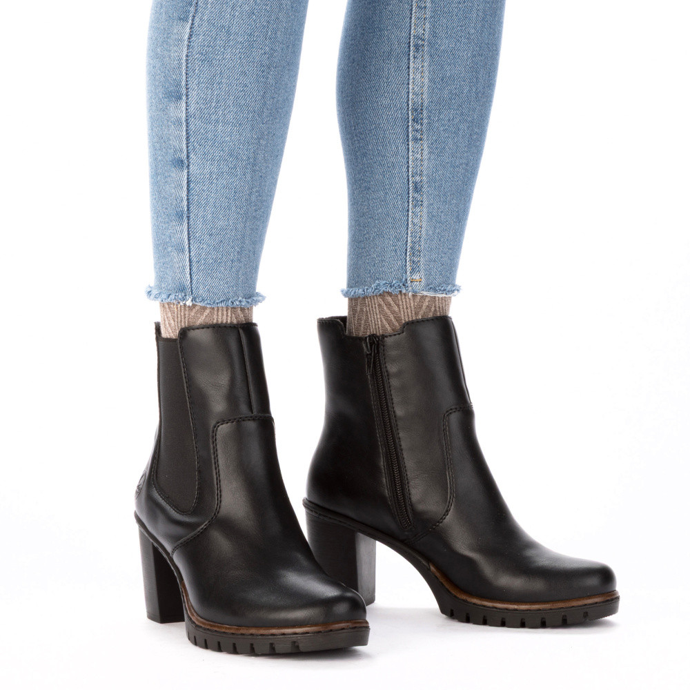 detail Dámská kotníková obuv RIEKER Y2580-00 černá W5