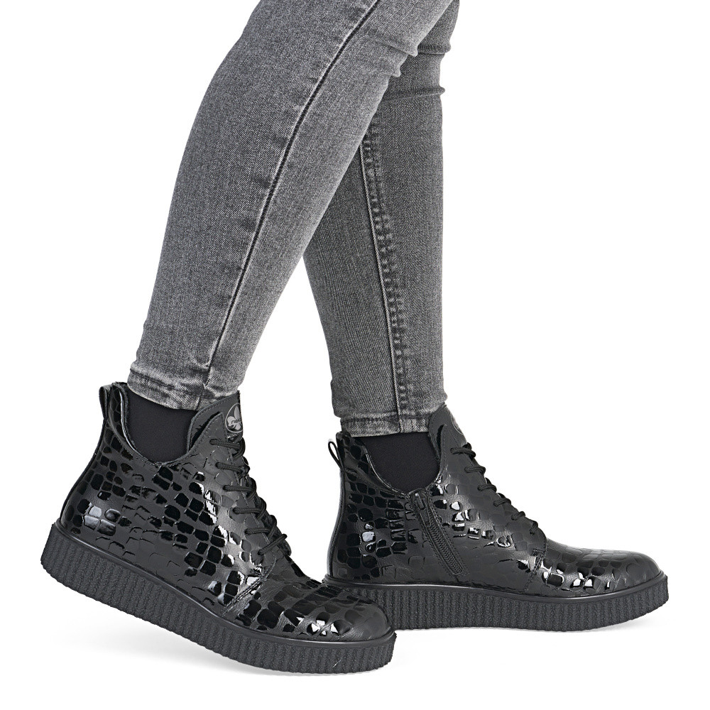 detail Dámská kotníková obuv RIEKER Y4301-00 černá W5