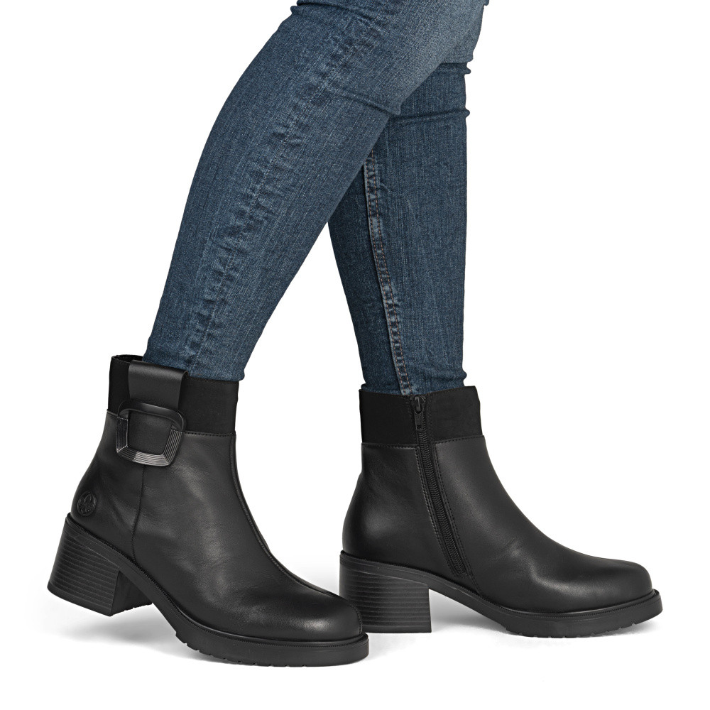 detail Dámská kotníková obuv RIEKER Y5253-00 černá W5