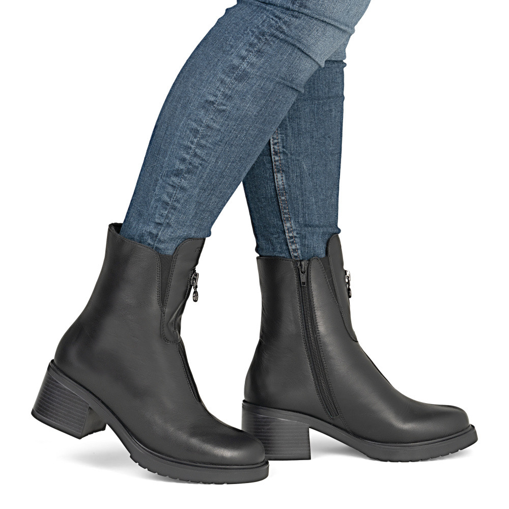 detail Dámská kotníková obuv RIEKER Y5255-00 černá W5