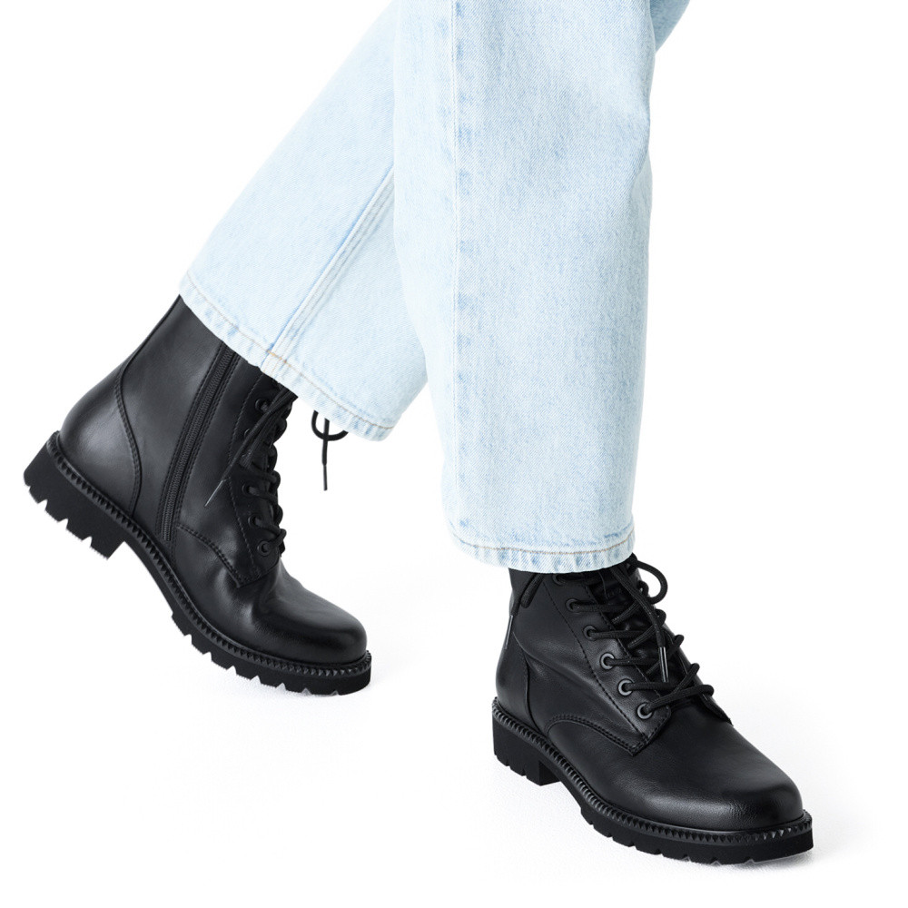 detail Dámská kotníková obuv TAMARIS 25215-45-001 černá W5