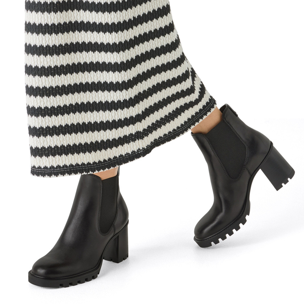 detail Dámská kotníková obuv TAMARIS 25371-45-020 černá W5