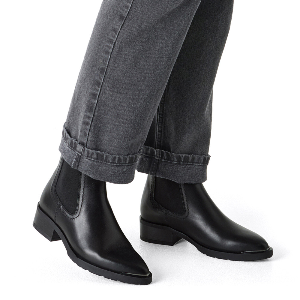 detail Dámská kotníková obuv TAMARIS 25322-45-003 černá W5