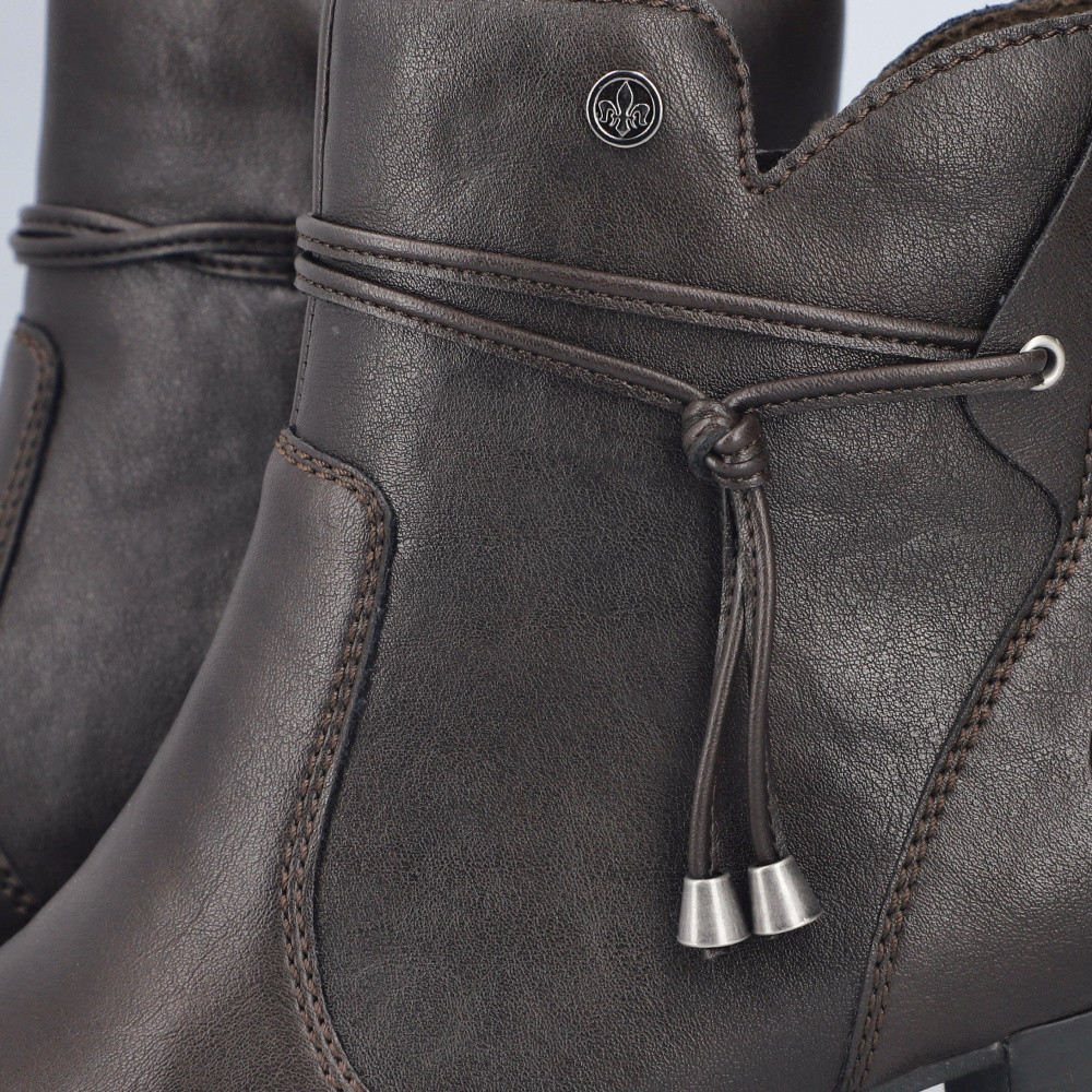 detail Dámská kotníková obuv RIEKER 77667-25   BROWN   H/W6