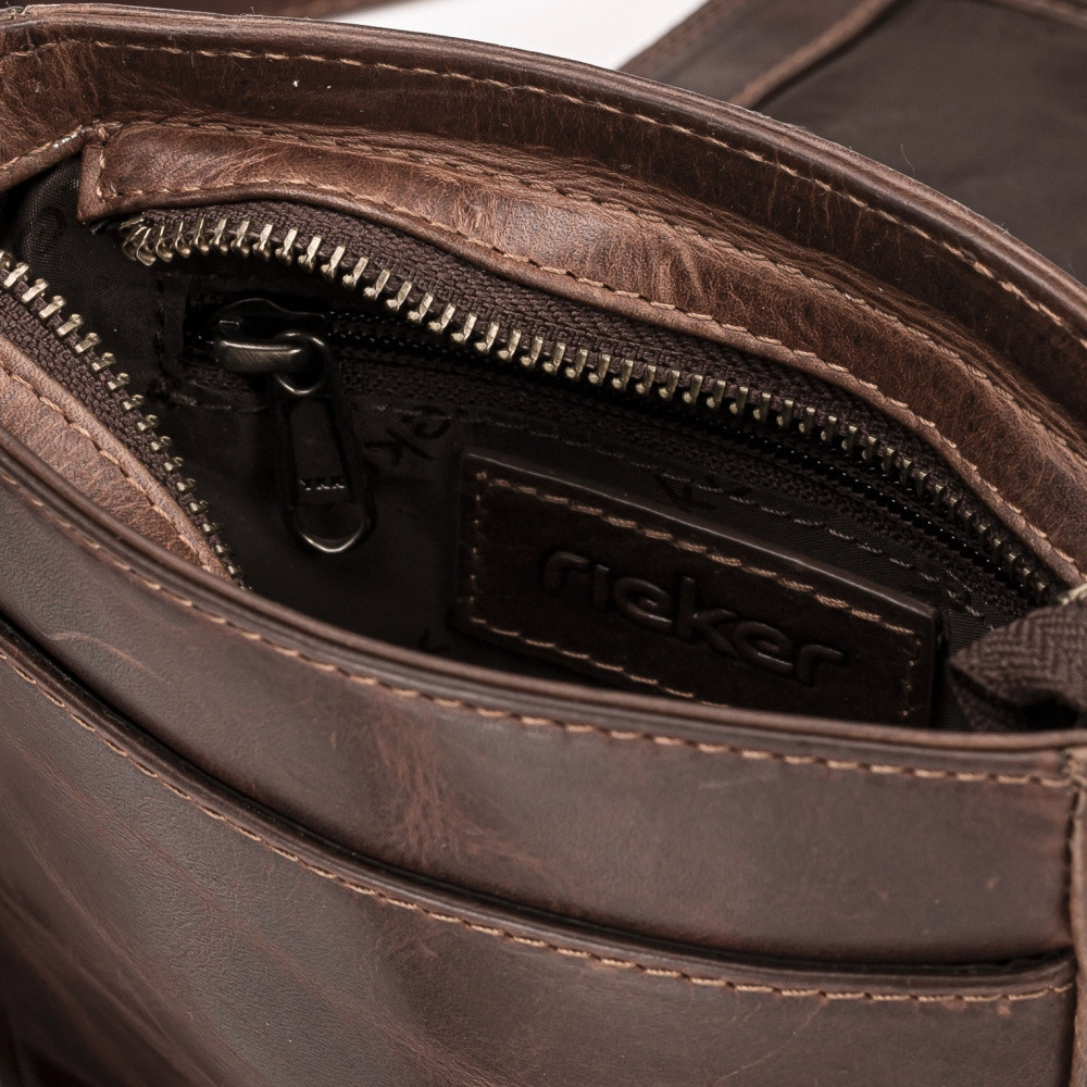 detail Pánská taška RIEKER 8050 hnědá W5