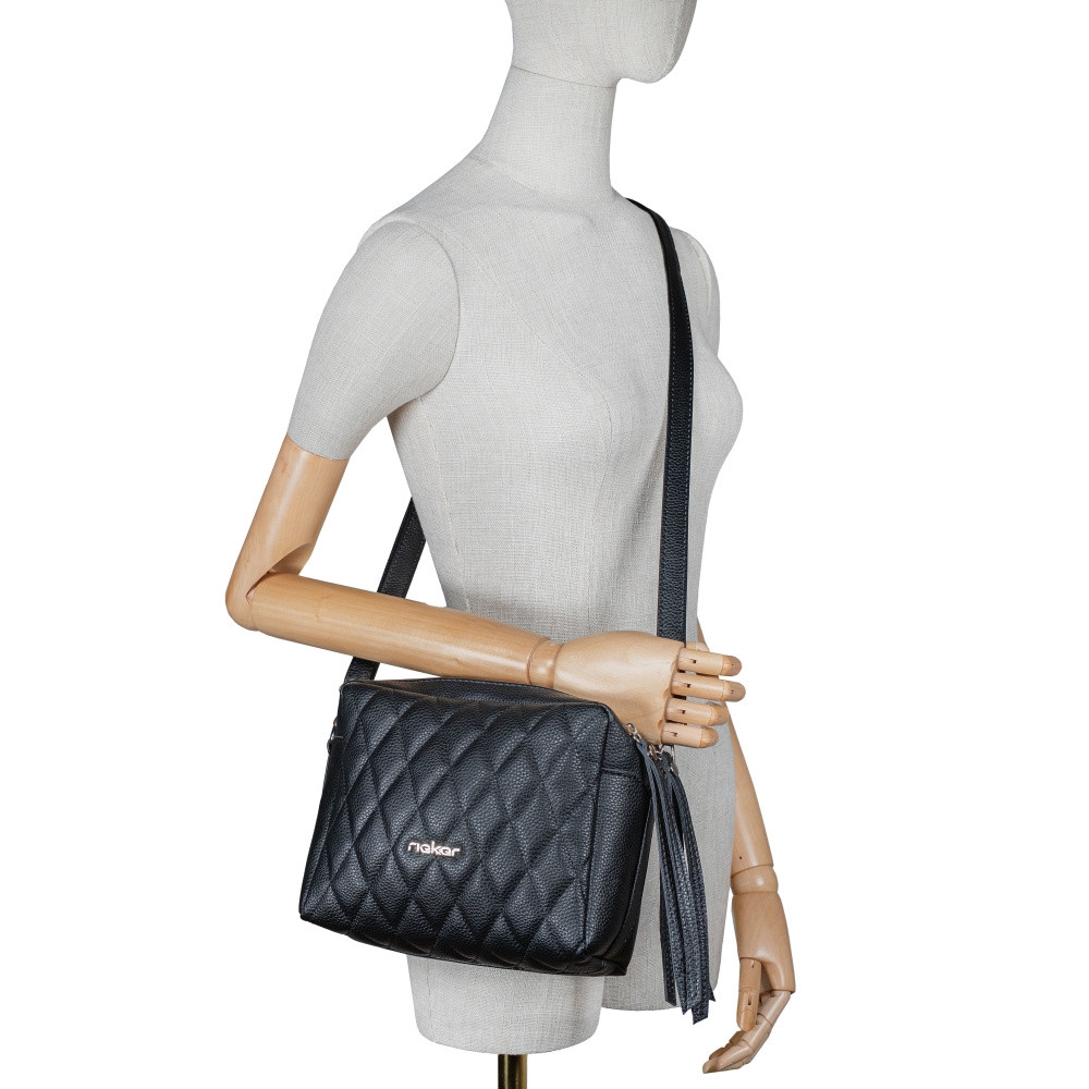 detail Dámská kabelka RIEKER C2211-029-H3 černá W5