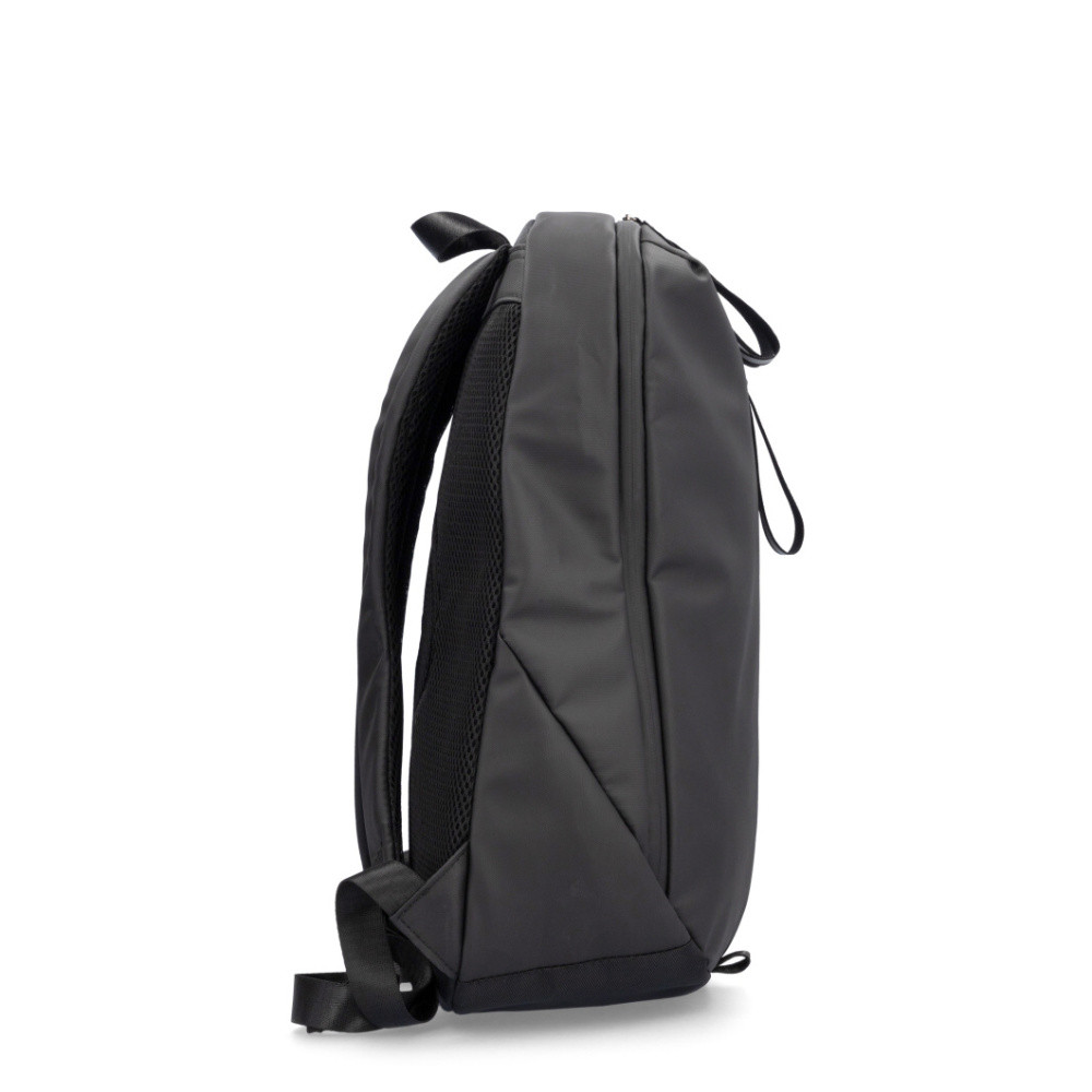 detail Dámský batoh REMONTE Q0531-00 černá W4