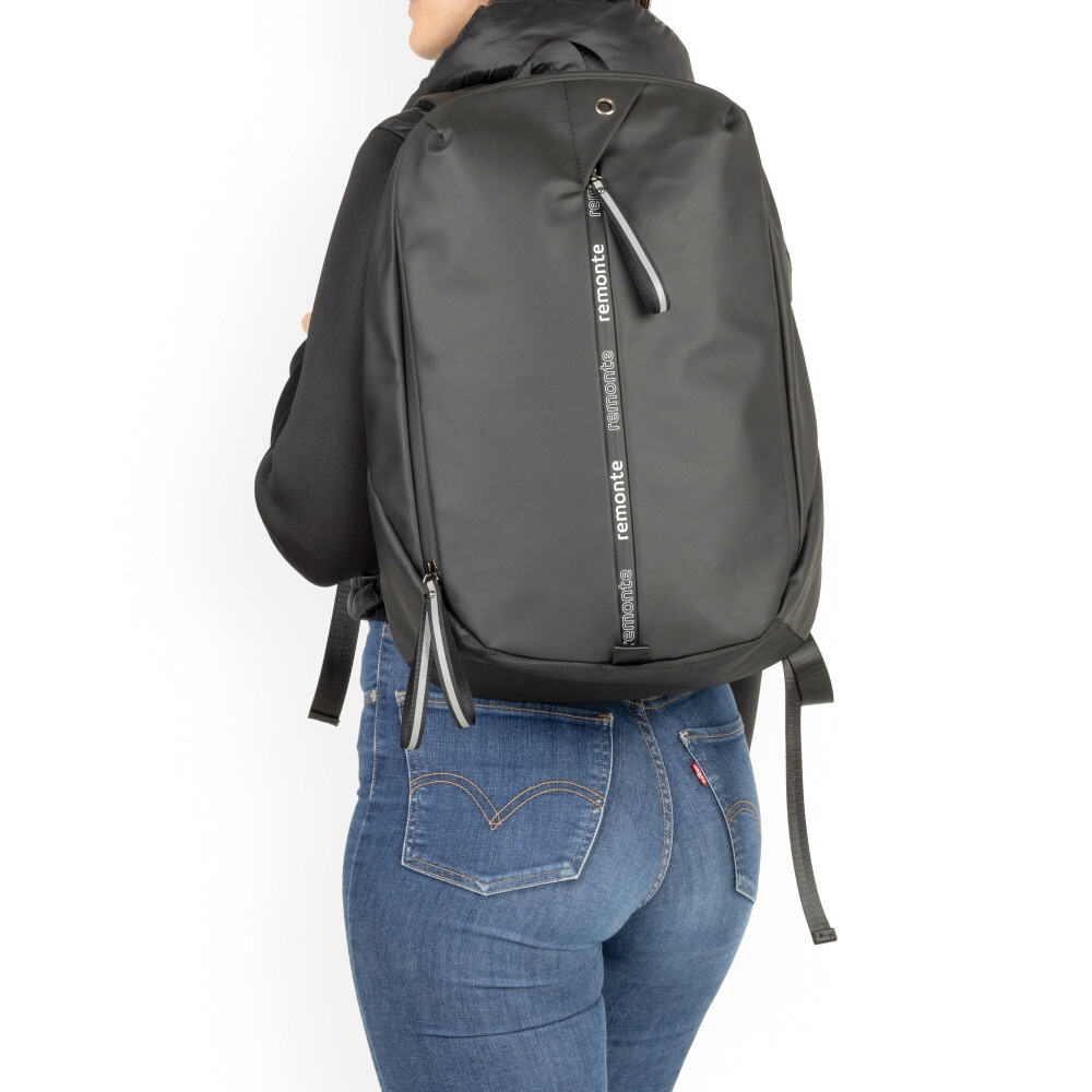 detail Dámský batoh REMONTE Q0531-00 černá W4
