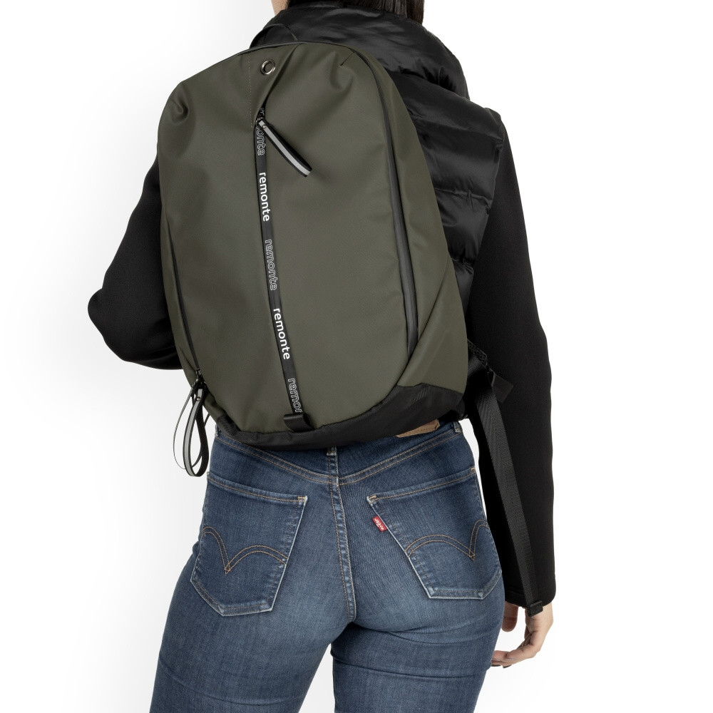 detail Dámský batoh REMONTE Q0531-54 zelená W4