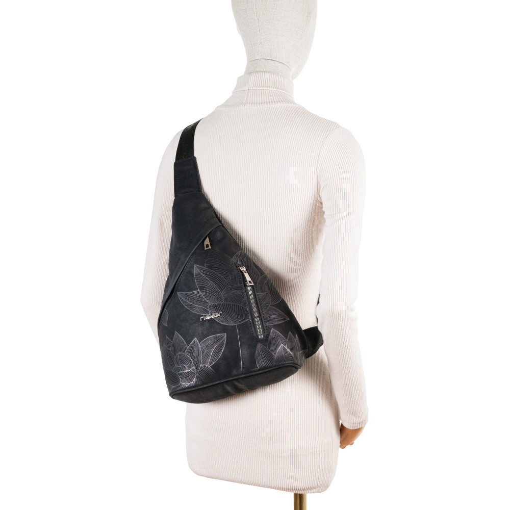 detail Dámský batoh RIEKER C2303-154-KWT černá W4