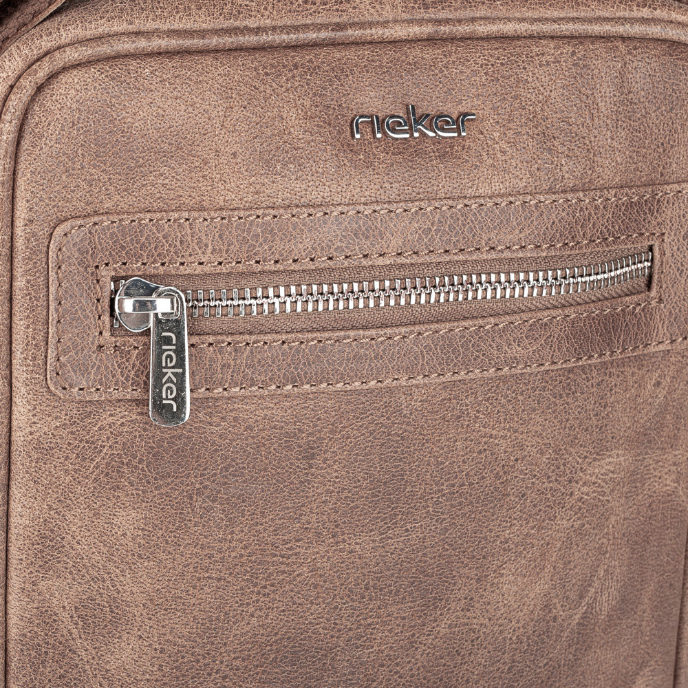detail Pánská taška RIEKER 9034 hnědá S5