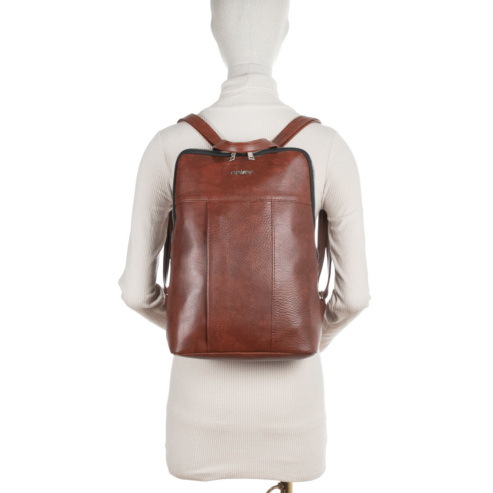 detail Dámský batoh RIEKER C2502-199/26 hnědá W5