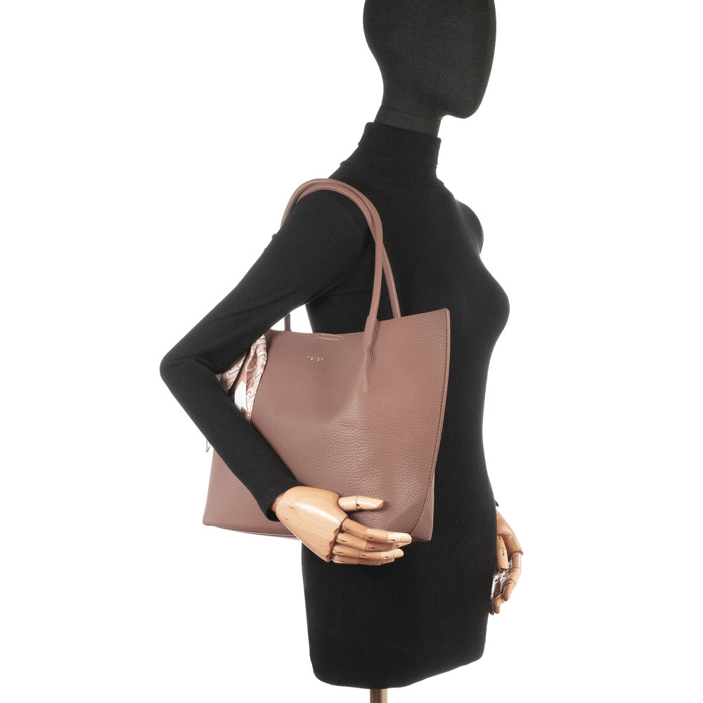 detail Dámská kabelka RIEKER H1399-24 hnědá S6