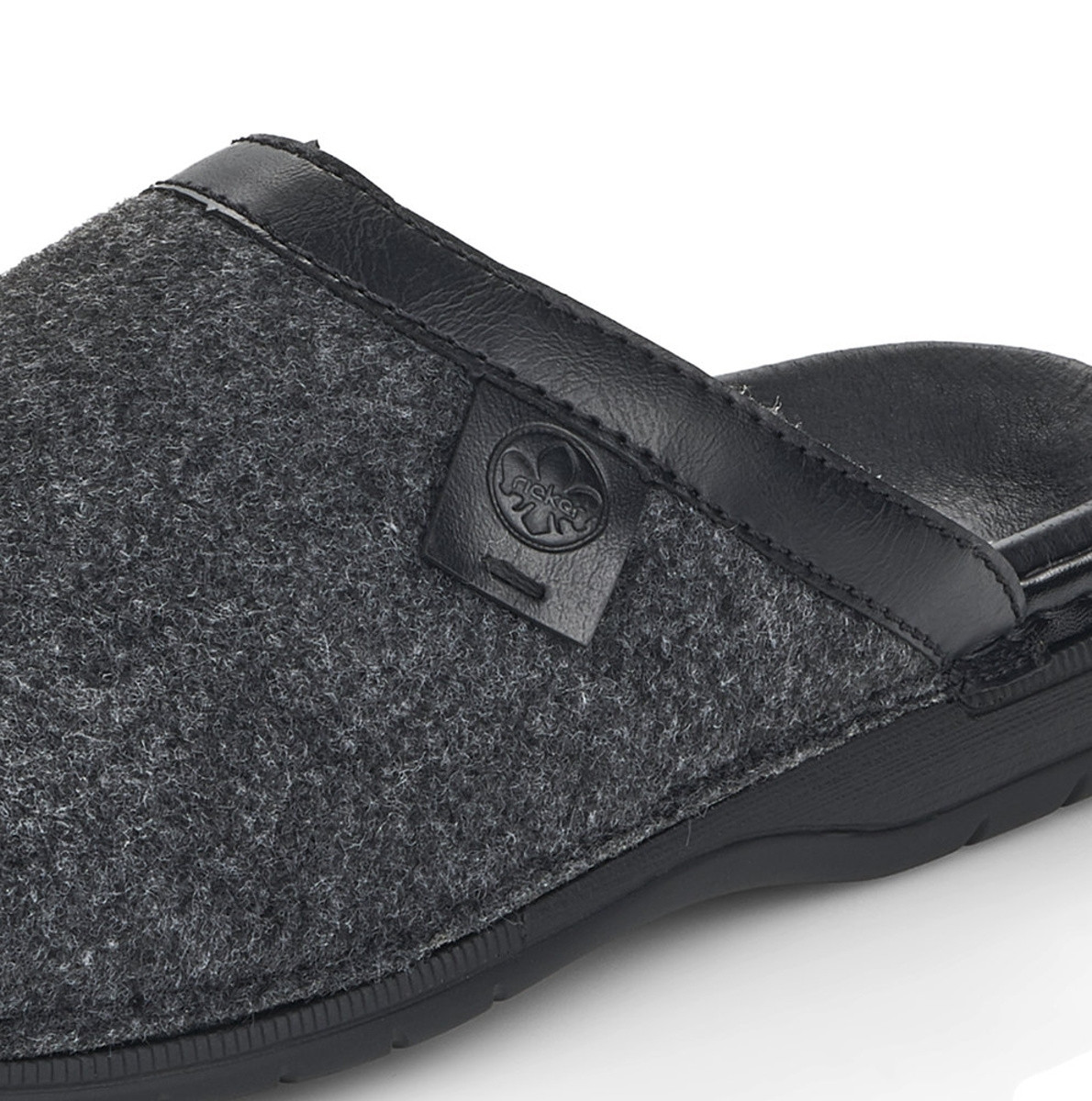 detail Pánske šľapky RIEKER 25599-45 sivá W1