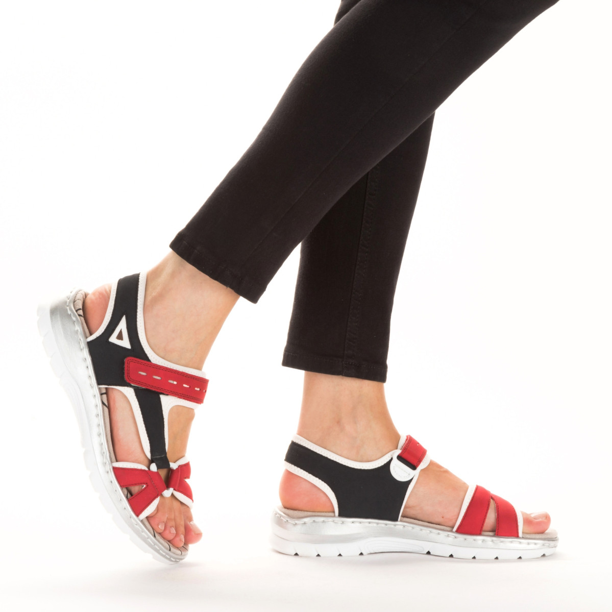 detail Dámské sandály RIEKER 66979-94 červená S3