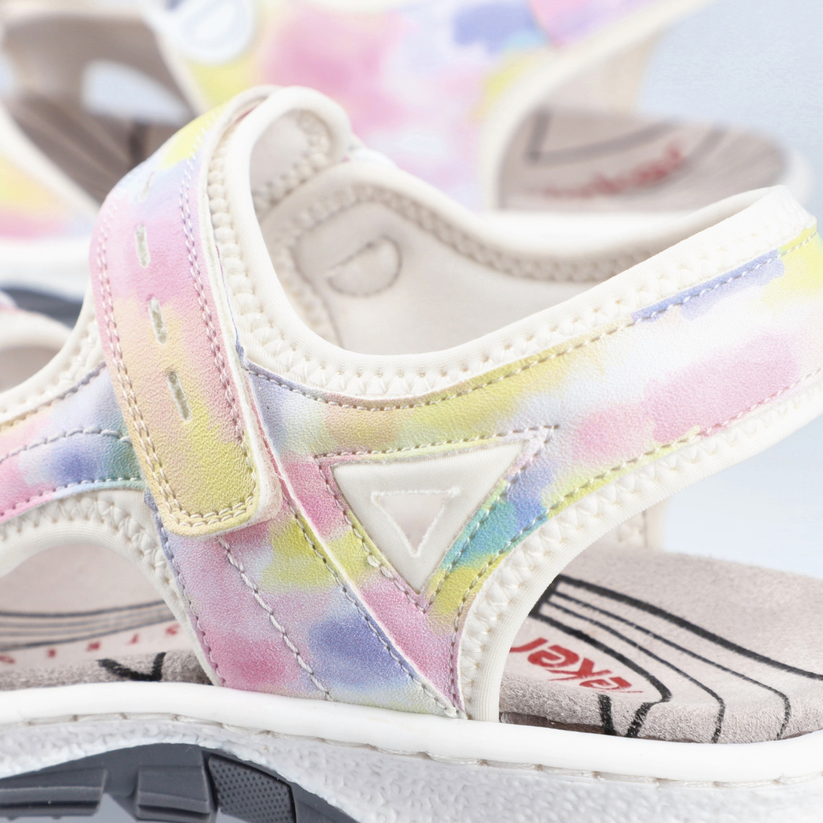 detail Dámské sandály RIEKER RIE-10202473-S3 bílá