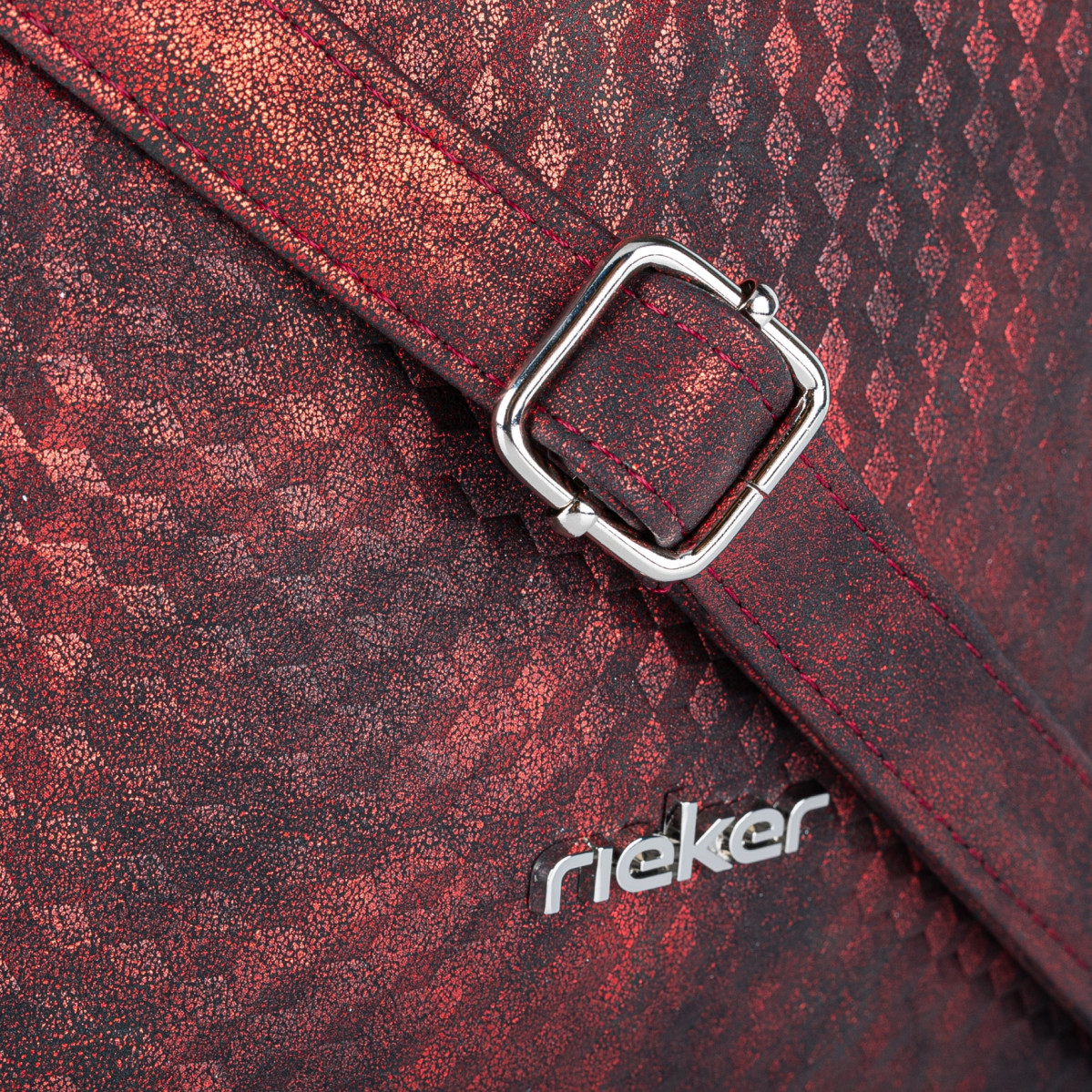 detail Dámská kabelka RIEKER C0082-062-T28 červená S3