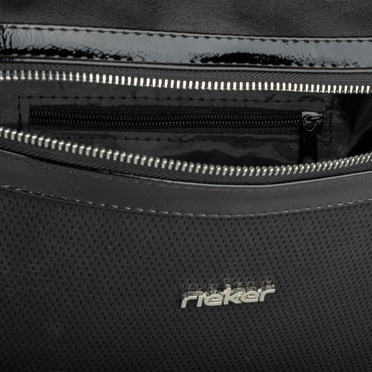 detail Dámská kabelka RIEKER C2249-021-T14 černá W3